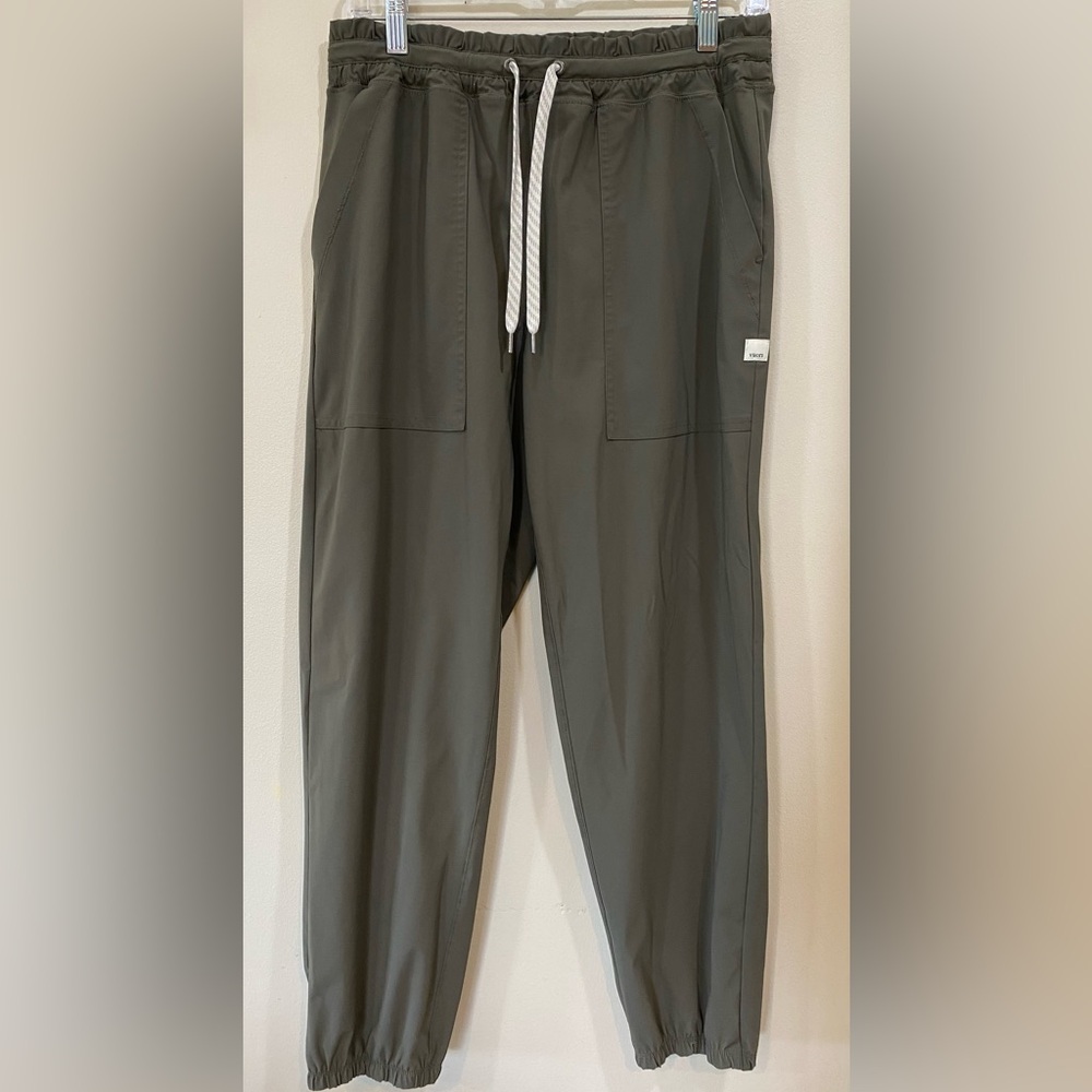 Vuori Miles Jogger in Oregano- Size Medium